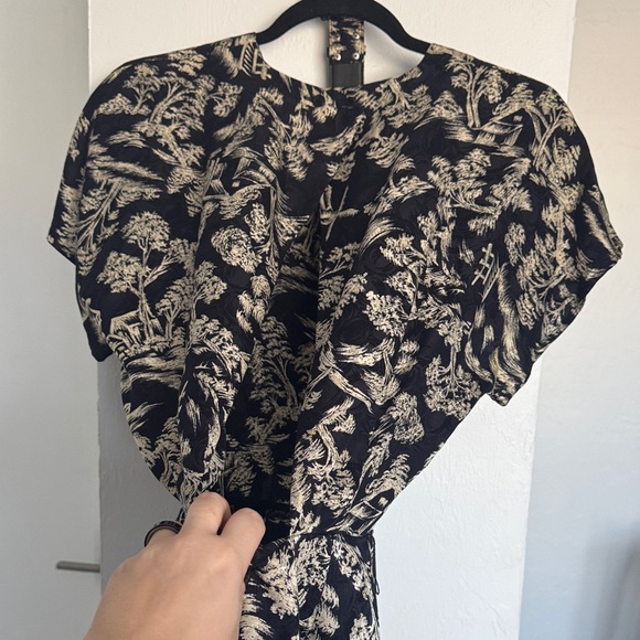 Chic Black and Cream Floral Midi Dress - Picture 4 of 6